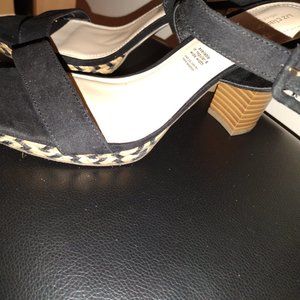Liz Claiborne Black Sandals Size 10W